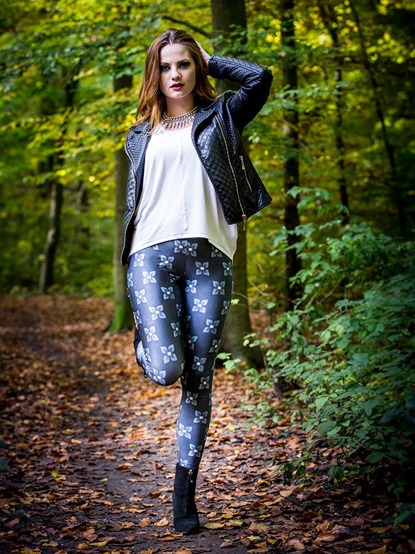 TILTED FRIDAY Blue Leaves Leggings